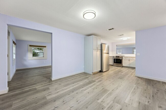 Building Photo - Renovated 3/2 on Amelia Island’s South End + HUGE Garage