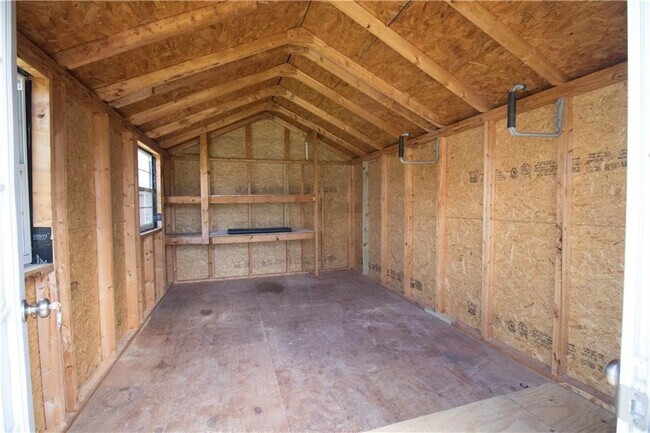 Building Photo - 5607 S 43rd St