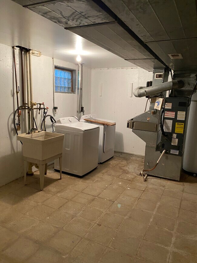 Building Photo - Sunbury Townhome