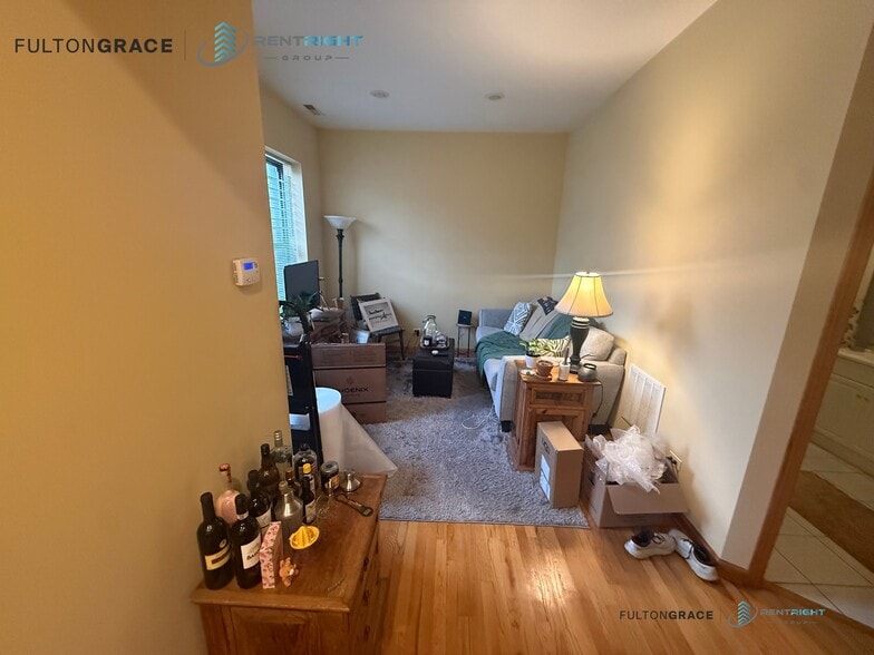 Building Photo - 1458 N Bosworth Ave