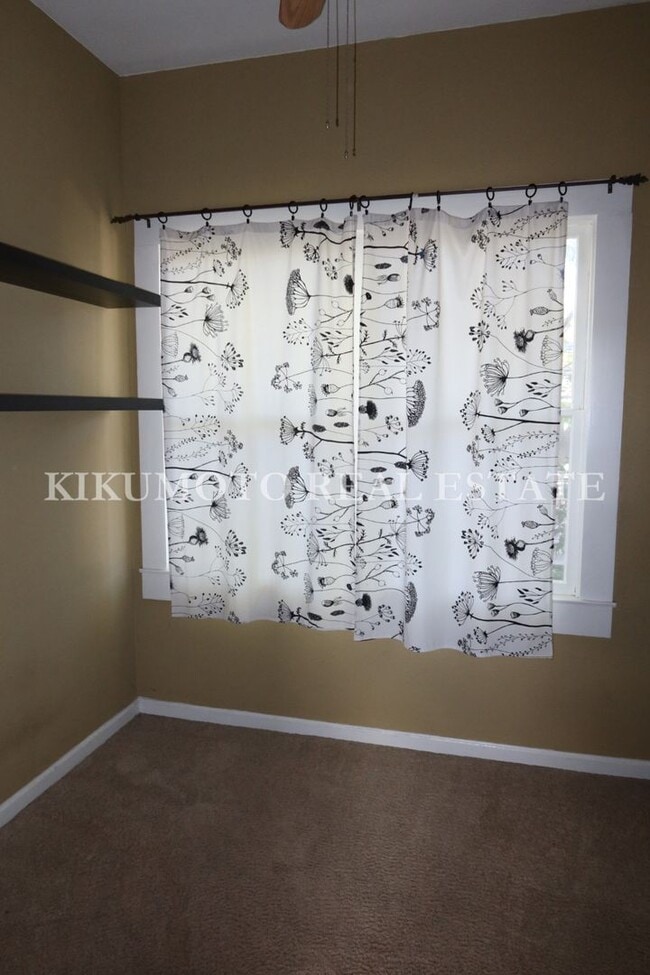 Building Photo - East Sacramento - 2 bedroom, 1 bath, 1 car garage