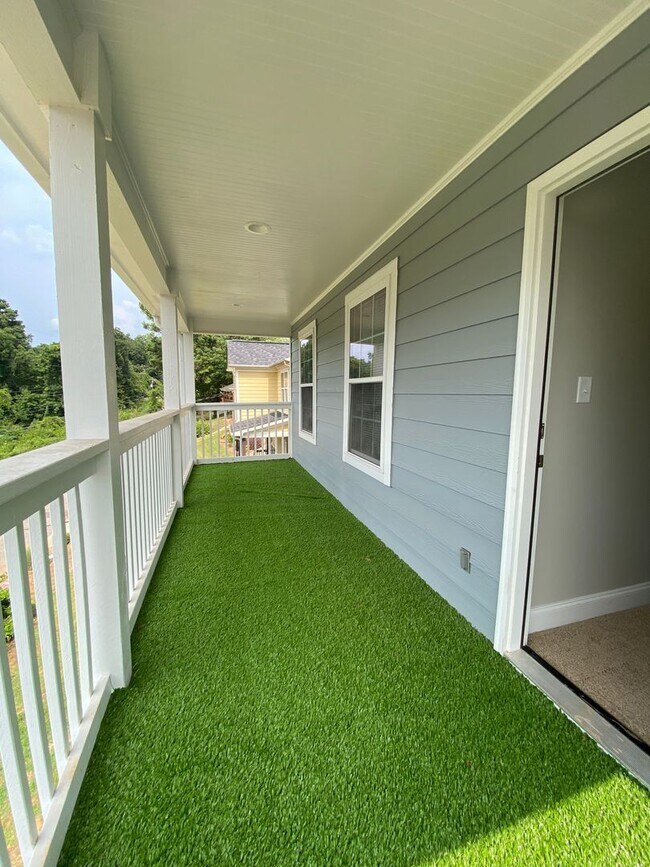 Building Photo - 162 Strickland Ave