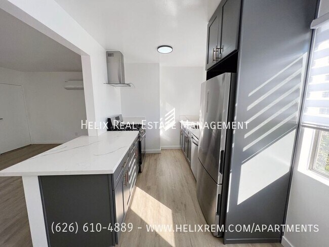 Building Photo - 523 E Live Oak Ave