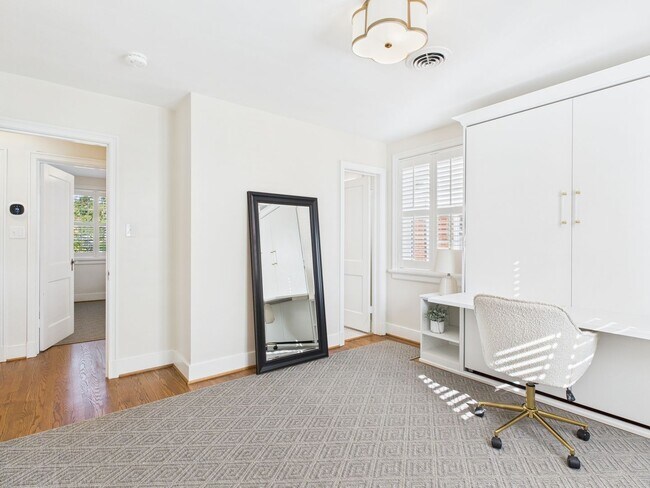Building Photo - 5508 Grove Ave
