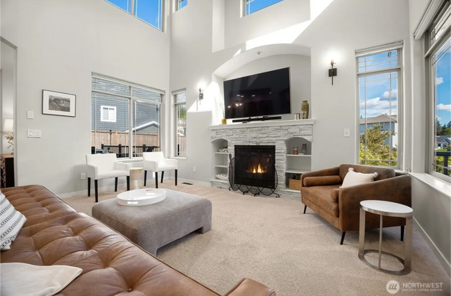 Building Photo - Spacious 4-Bedroom Gem with Fully Fenced Y...