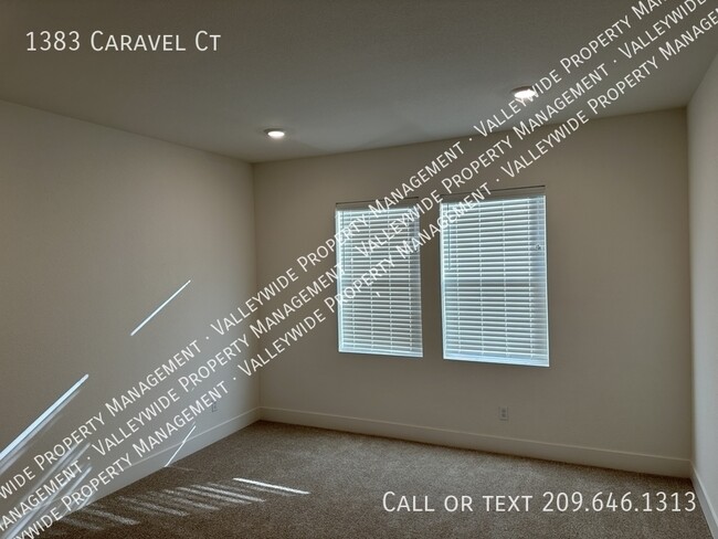 Building Photo - 1383 Caravel Ct