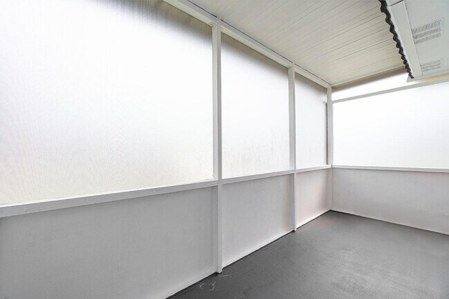 Building Photo - 143 Seville E