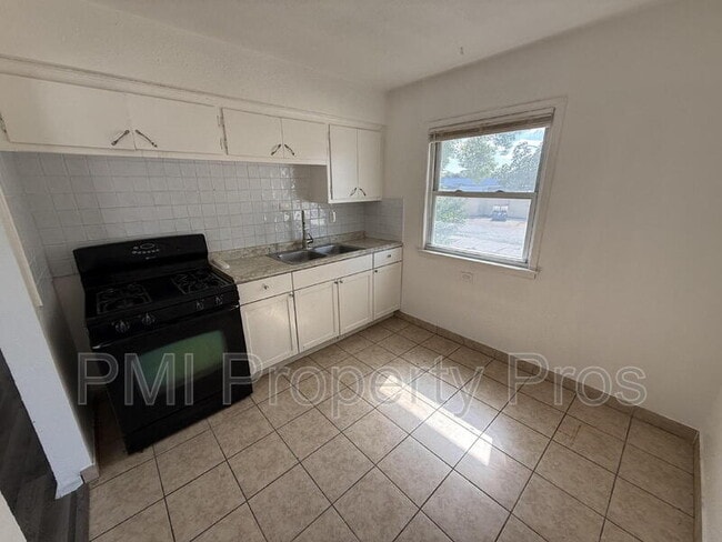 Building Photo - 5642 N 61st St