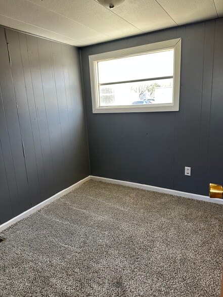 Building Photo - 3625 S Douglas Ave