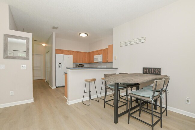 Building Photo - 649 NE Bent Paddle Ln