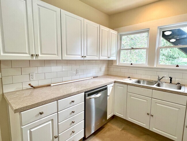 Building Photo - ROSEG01