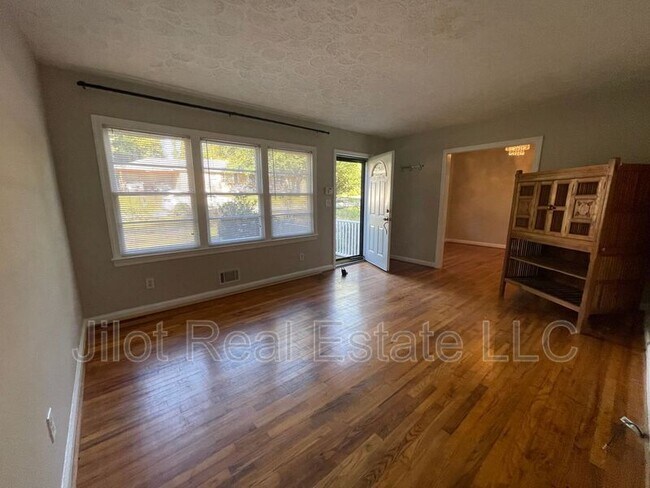 Building Photo - 2855 Monticello Pl