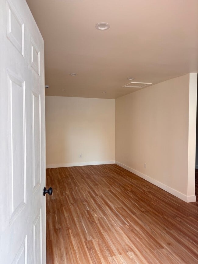 Building Photo - 1060 McFarland Ave