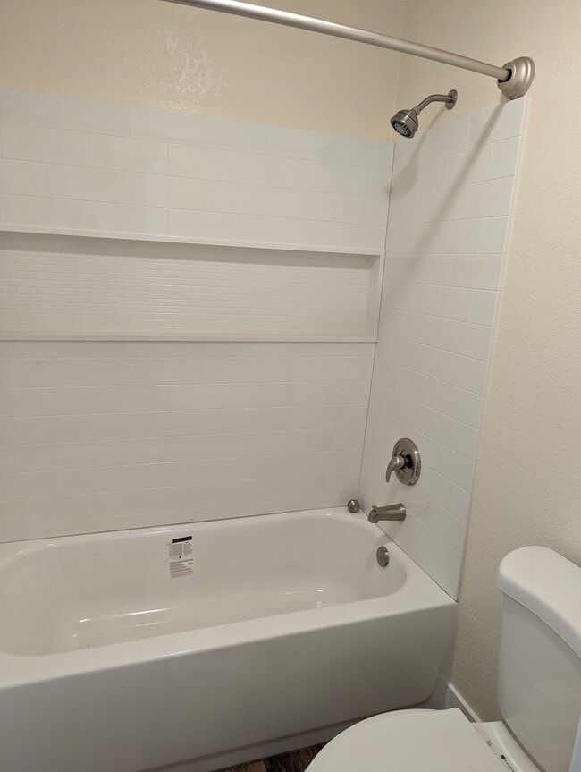 Building Photo - Upgraded 2 Story 2 Bed/1.5 Bath Condo