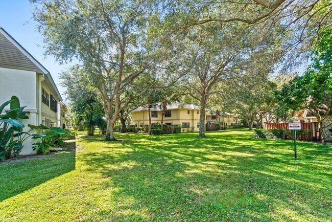 Building Photo - 3014 SW 21st Terrace