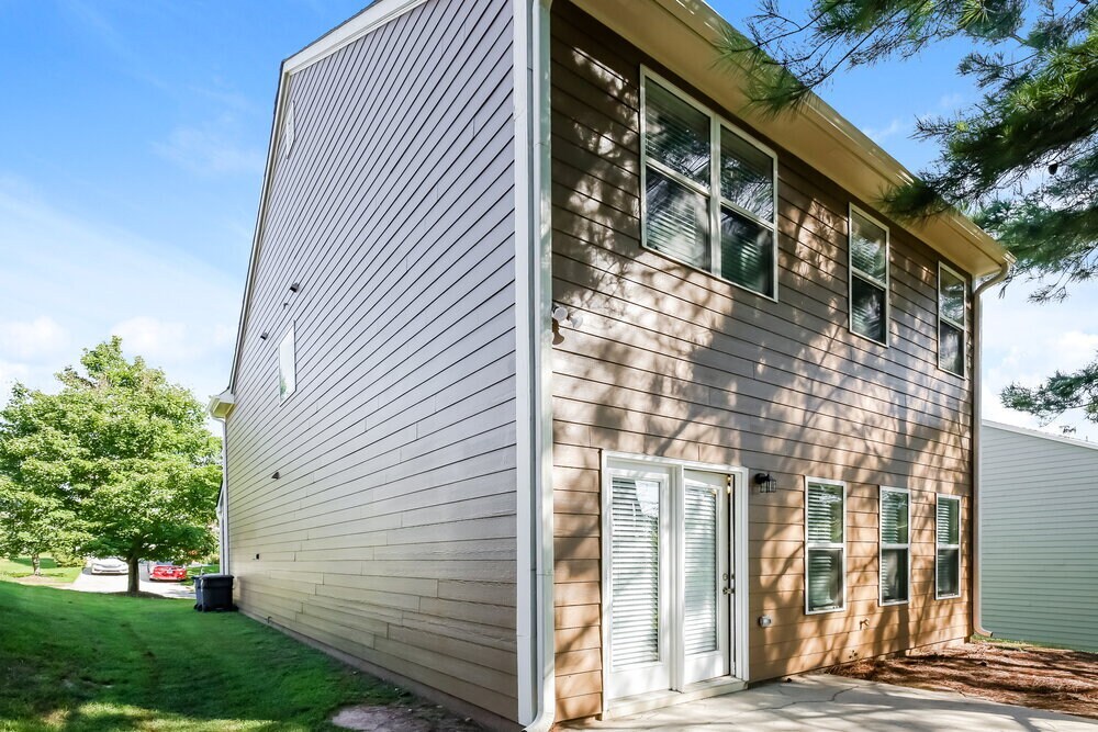 Building Photo - 1521 Lily Valley Dr