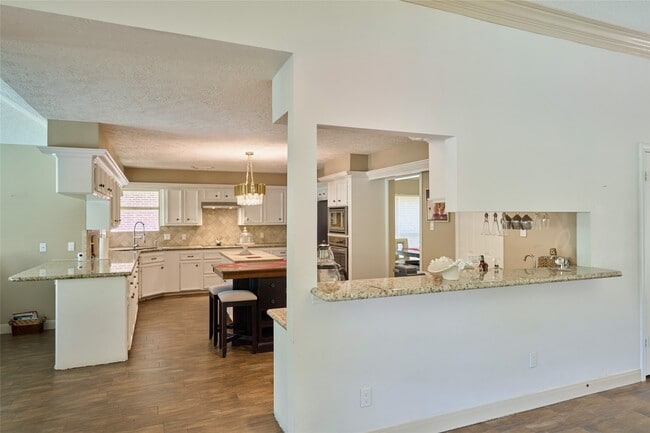 Building Photo - 121 April Waters Dr N