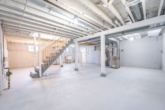 Building Photo - 636 Emerald Ave