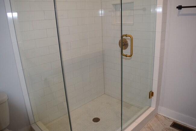 Masterbath - 1233 Cushenberry Ln