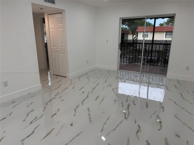 Building Photo - 9726 Hammocks Blvd