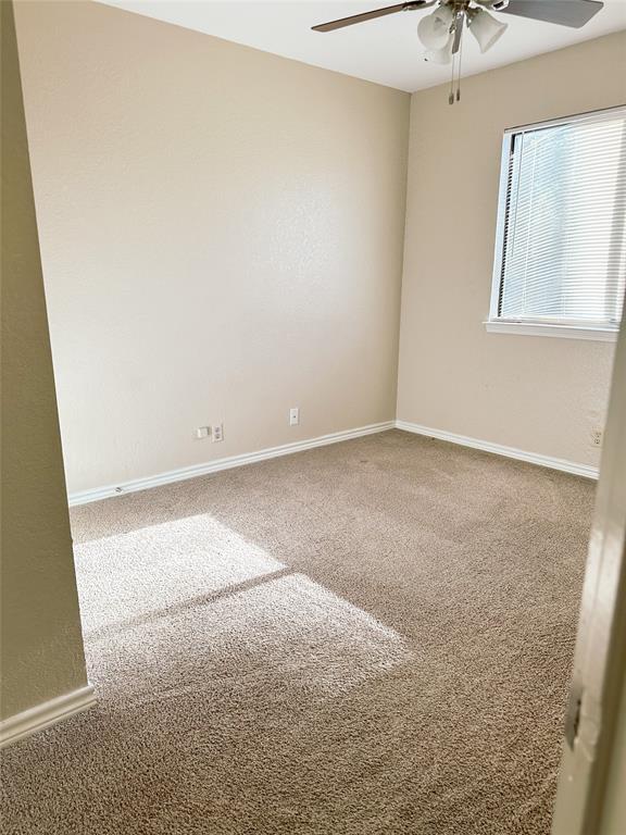 Building Photo - 812 Primrose Ln
