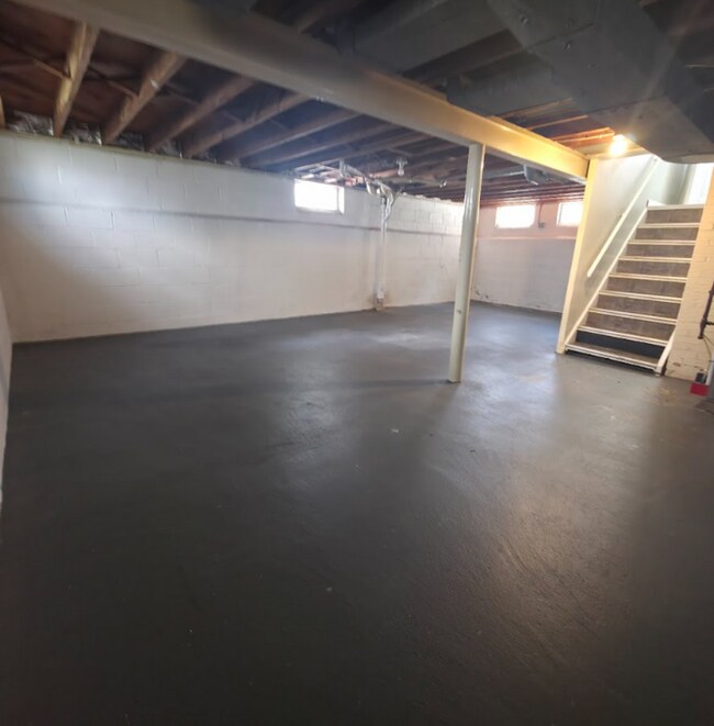 Building Photo - Single Family Home 3 beds 2 bath Available Now!