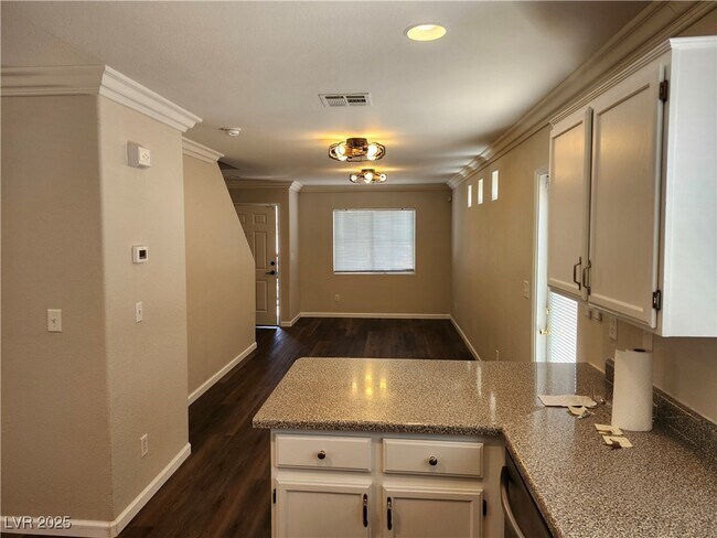 Building Photo - 5165 Paradise Skies Ave