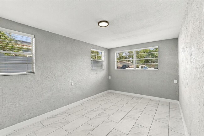 Building Photo - 4684 16th Ave S