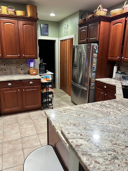 Kitchen - 84 Valley Ln