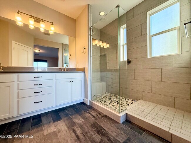 Building Photo - 220 Mackenze Rose Dr