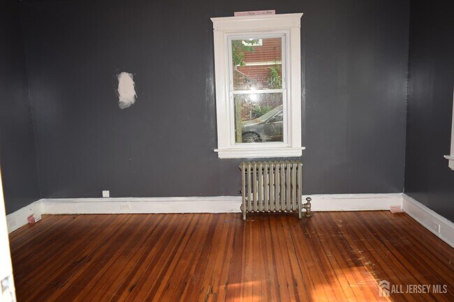 Building Photo - 4027 Woodbridge Ave