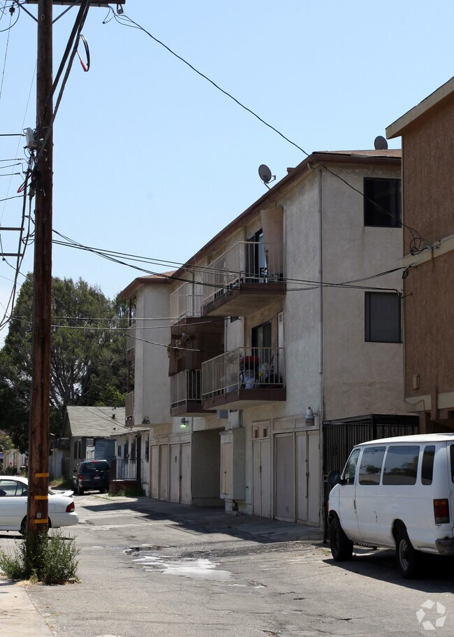 Building Photo - 1429 E Florida St