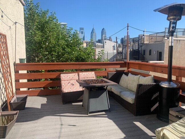 Building Photo - 1909 Christian St