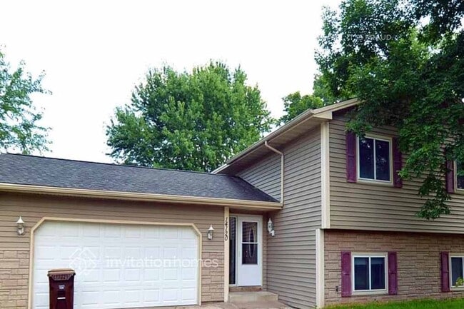 Building Photo - 14120 Rosewood Ln N