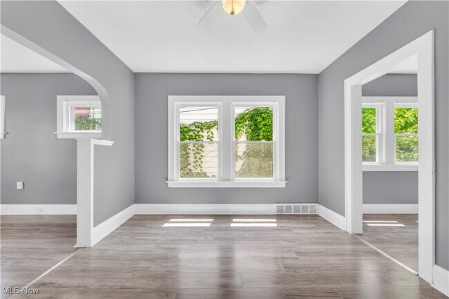 Building Photo - 364 E 161st St