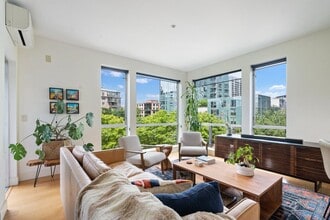 Building Photo - 2 Bed, 2 Bath Bright & Modern Condo in the Pearl District - Now Available!