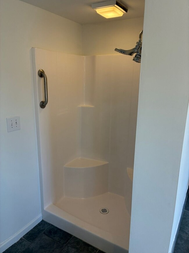 Building Photo - Welcome to the Heart of Unionville prime location!