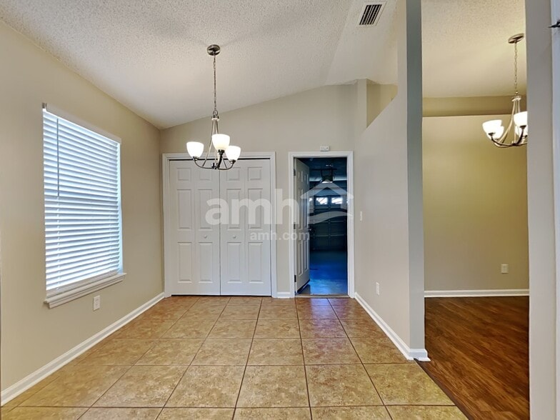 Building Photo - 840 Mackenzie Cir