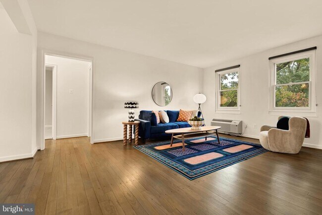 Building Photo - 4818 Chevy Chase Dr