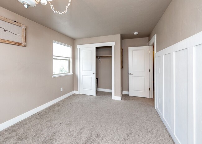 Building Photo - D20 4 Bed Home in The Farm