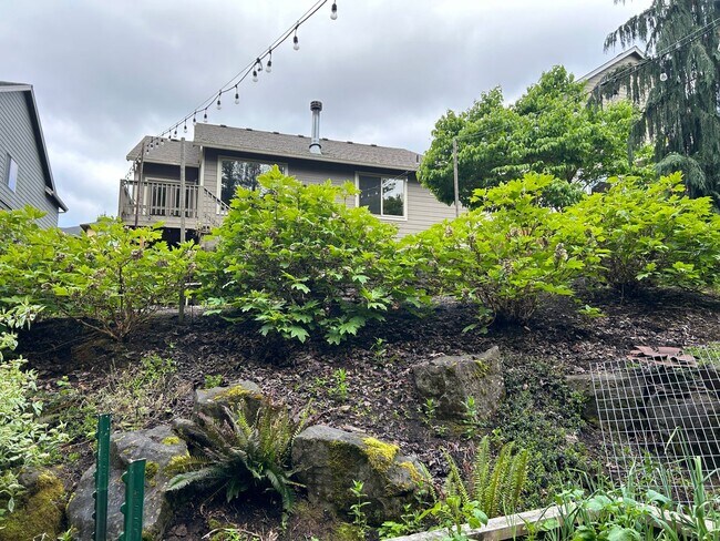 Building Photo - One Level and Backs To Greenspace