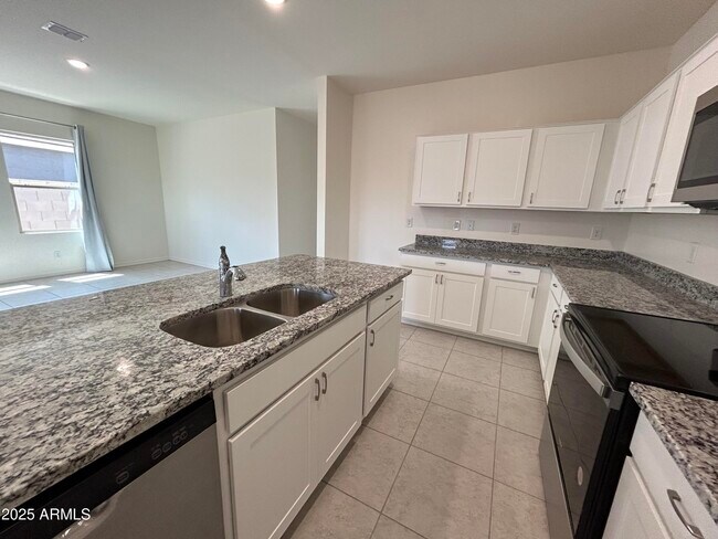 Building Photo - 18461 N Los Gabrieles Way