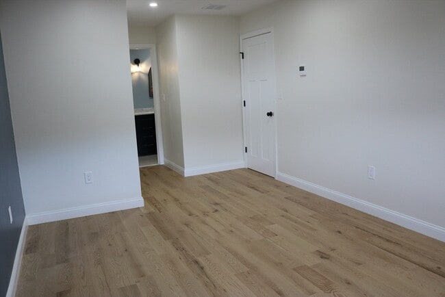 Building Photo - 189 Greenwood St