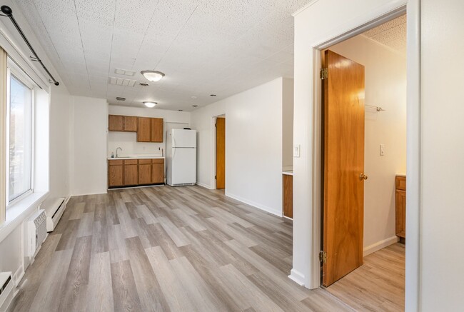 Building Photo - Cozy 1-Bedroom Apartment in Midland $650 p...