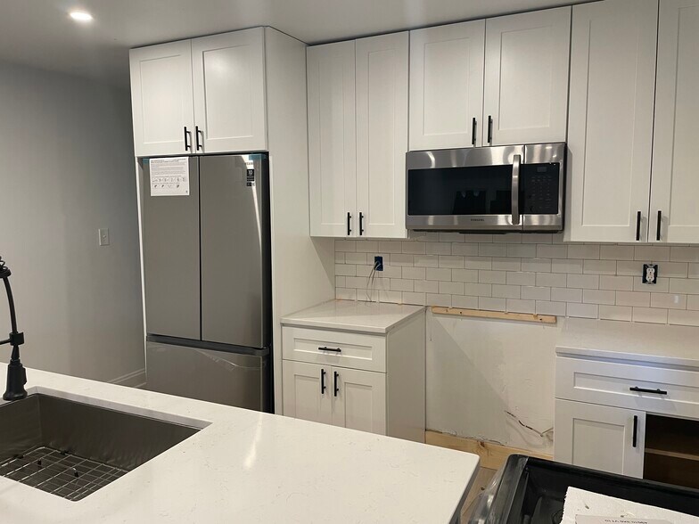 Open Kitchen with Large Island - 719 S 17th St