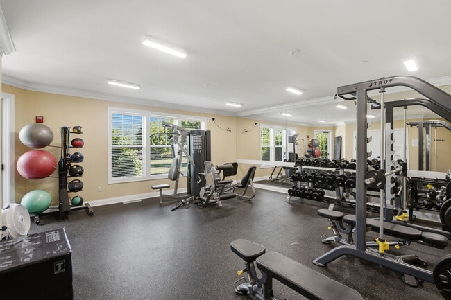 Building Photo - 263 Lakeshore Dr