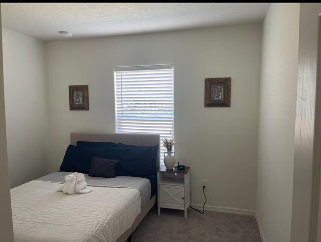 Building Photo - 400 Krassner Dr