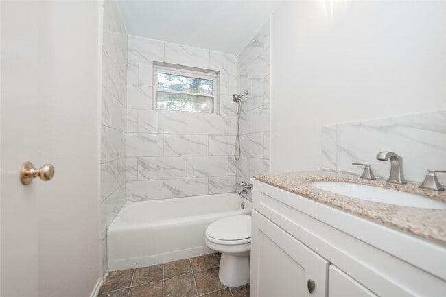 Building Photo - 9622 Highmeadow Dr