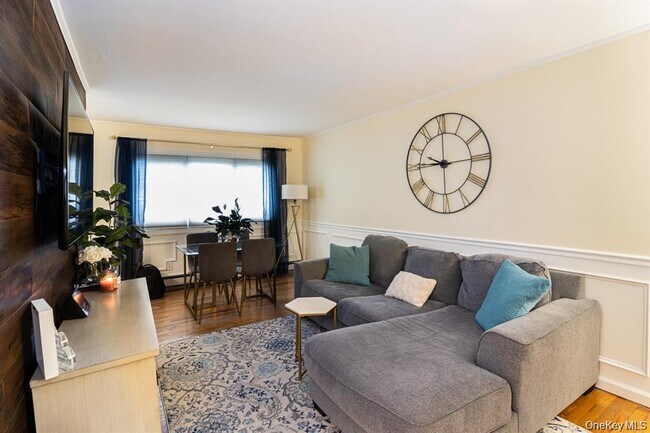 Building Photo - 2449 Union Blvd