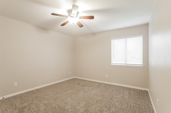 Building Photo - 32434 Hunter Park Ct
